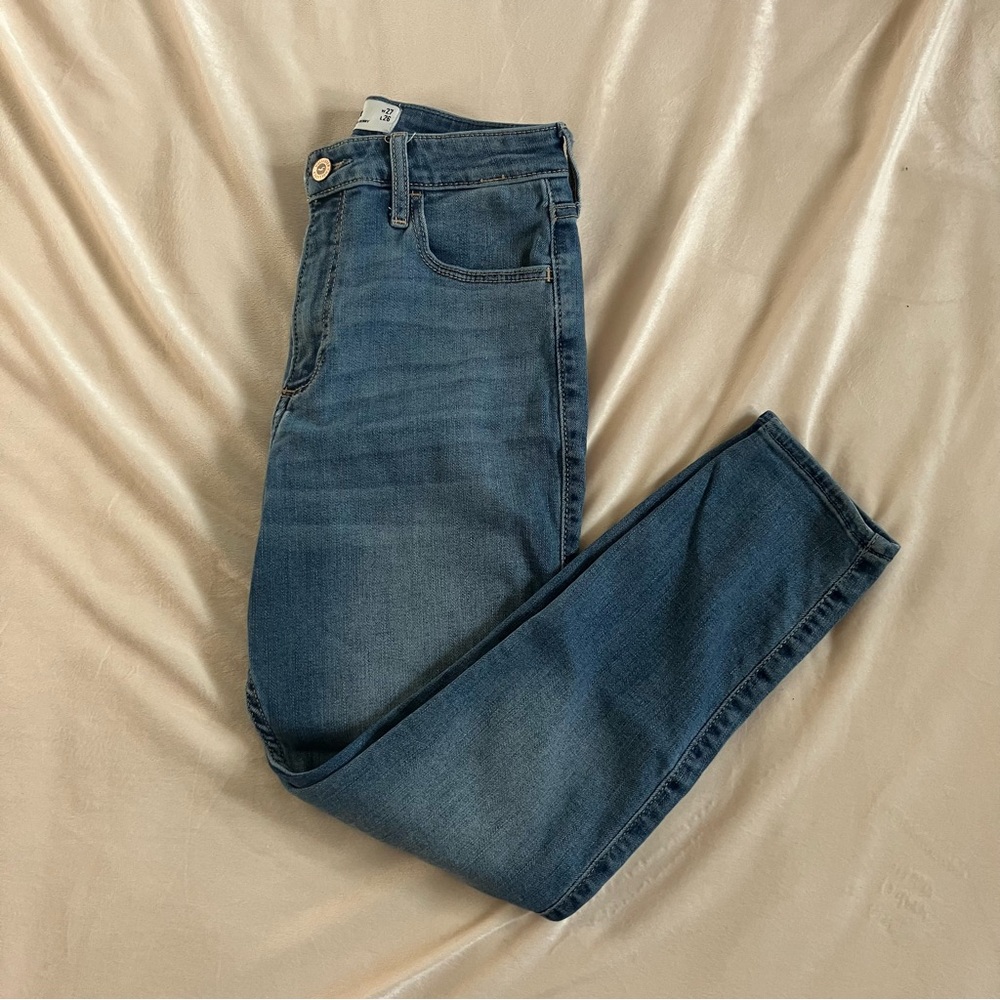 Hollister Curvy High-Rise Crop Super Skinny Jeans size 5 (W27, L26)